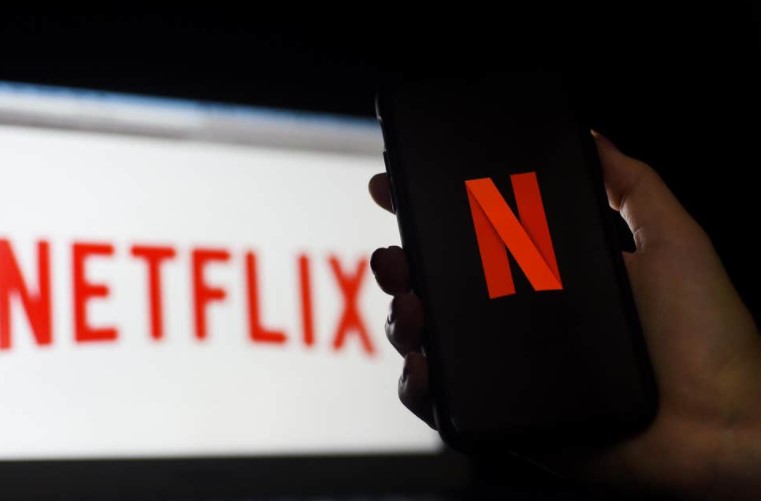 Read more about the article Netflix gains 15.8 million customers amid coronavirus lockdowns